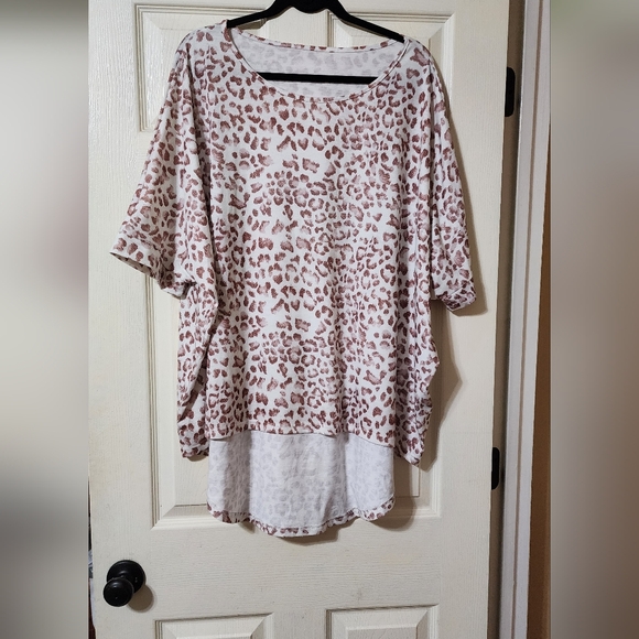 SHEIN Tops - SHEIN Pink and White Leopard Print Short Sleeve Top